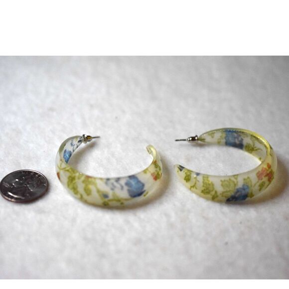 Boho Cottagecore Chic Large 2" Floral Acrylic Hoop Post/Stud Statement Earrings - Picture 1 of 4